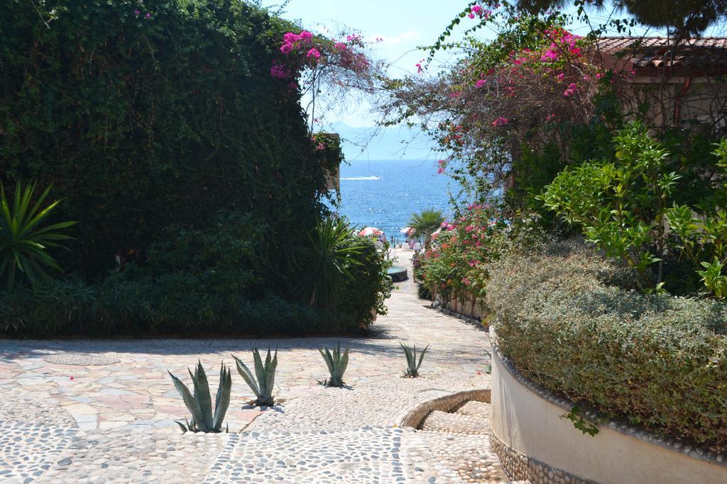 Vila 15 Bougainville Saranda Kültér fotó