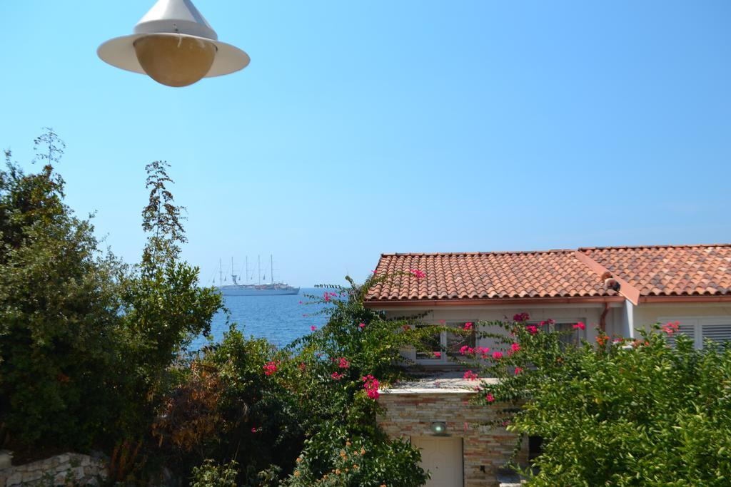 Vila 15 Bougainville Saranda Kültér fotó